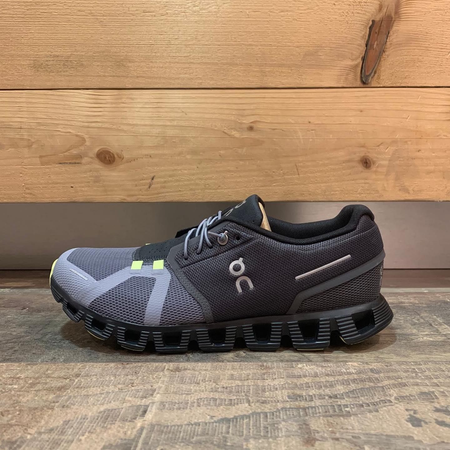 @on_running  La Cloud5 toujours un incontournable de la marque Suisse ! Les nouvelles couleurs sont disponibles dans votre @teleferikstore ! Venez les découvrir 😊