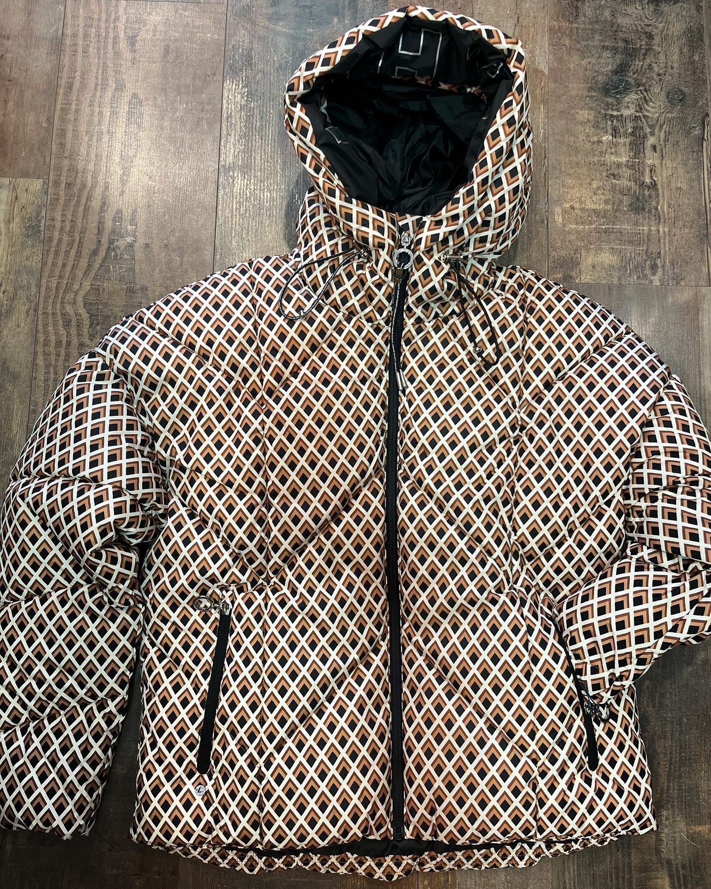 @luhta_official est une marque finlandaise inspirée du style de vie des pays scandinaves. Les doudounes et manteaux apportent chaleur et confort ! Un très bon rapport qualité prix !